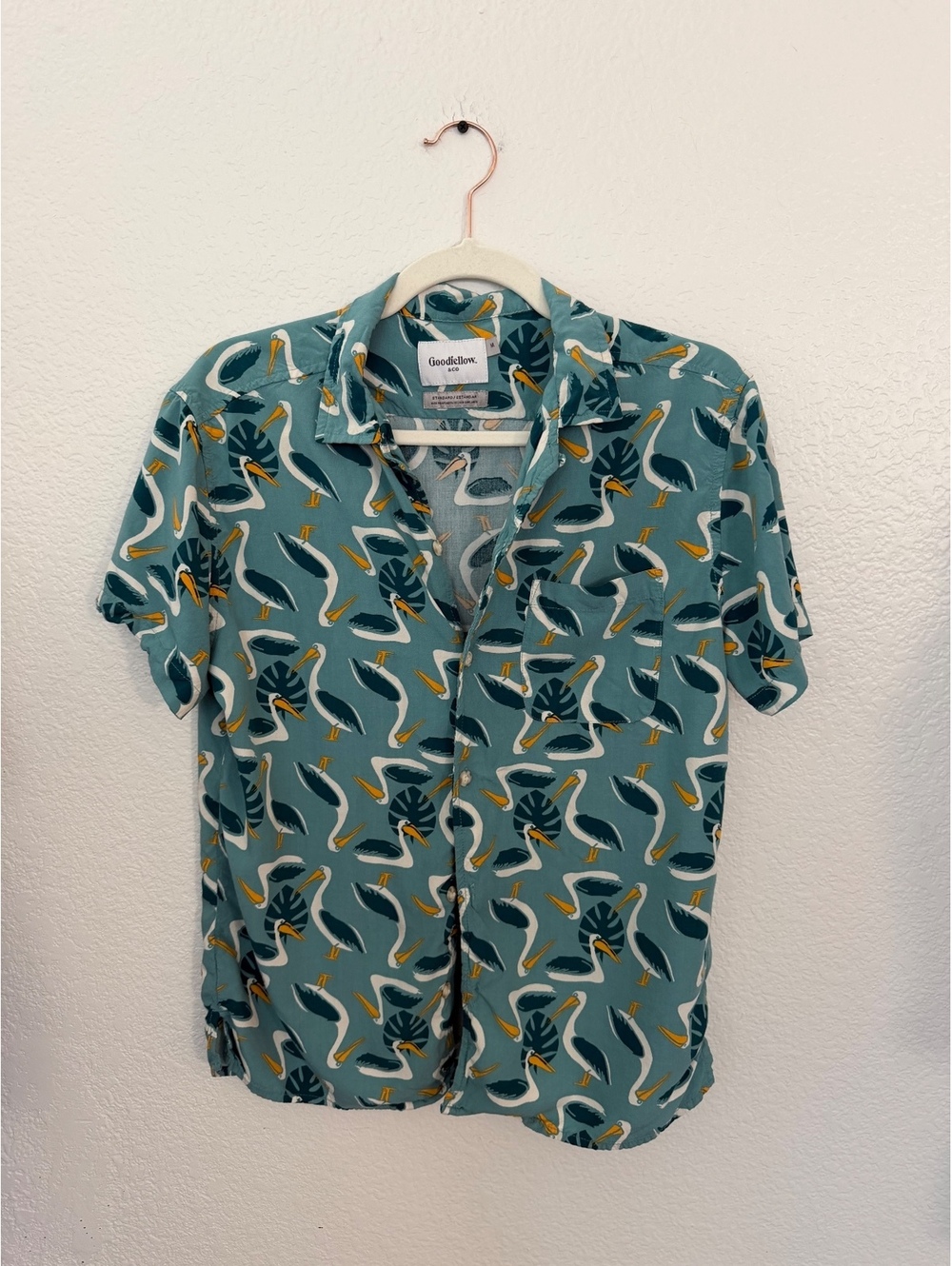 Goodfellow & Co Men's Rayon Pelican Print Short Sleeve Shirt preppy vacation